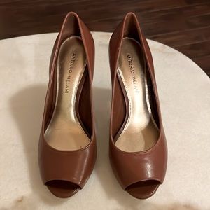 New Antonio Melani Peeptoe Brown Leather Pumps Size 7.5